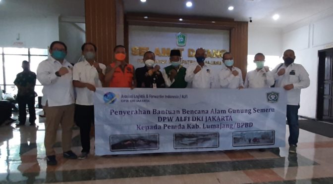 ALFI Jakarta Serahkan Bantuan untuk Korban Erupsi Semeru
