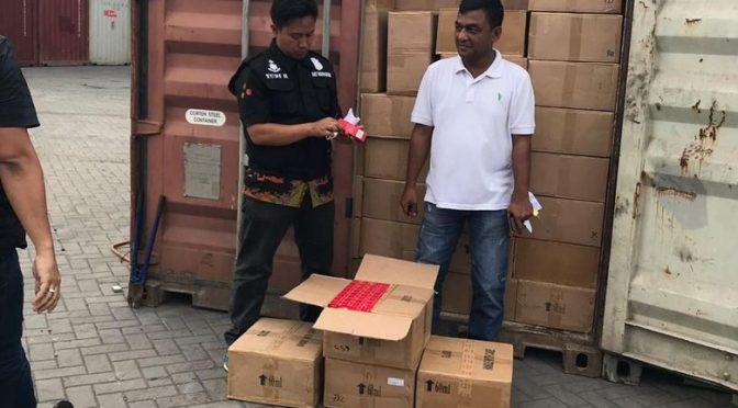 BC & Polisi amankan 3 kontainer isi kosmetik & seprai ilegal